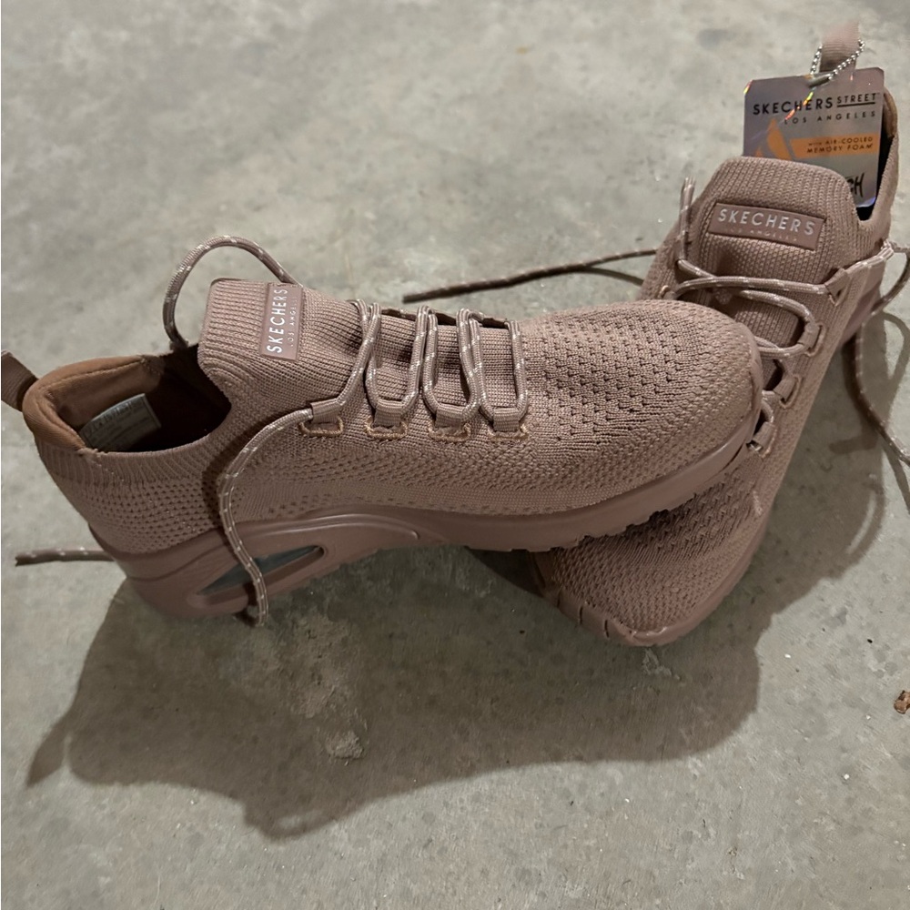 Sketchers stretch fit sneakers